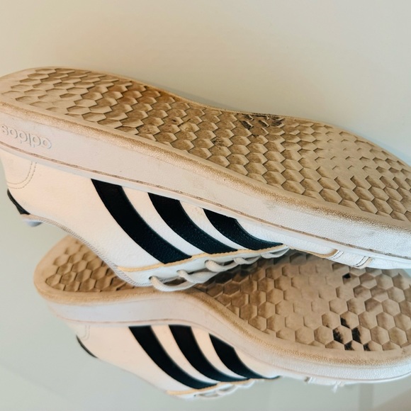 Adidas women’s 8.5 - Picture 4 of 8